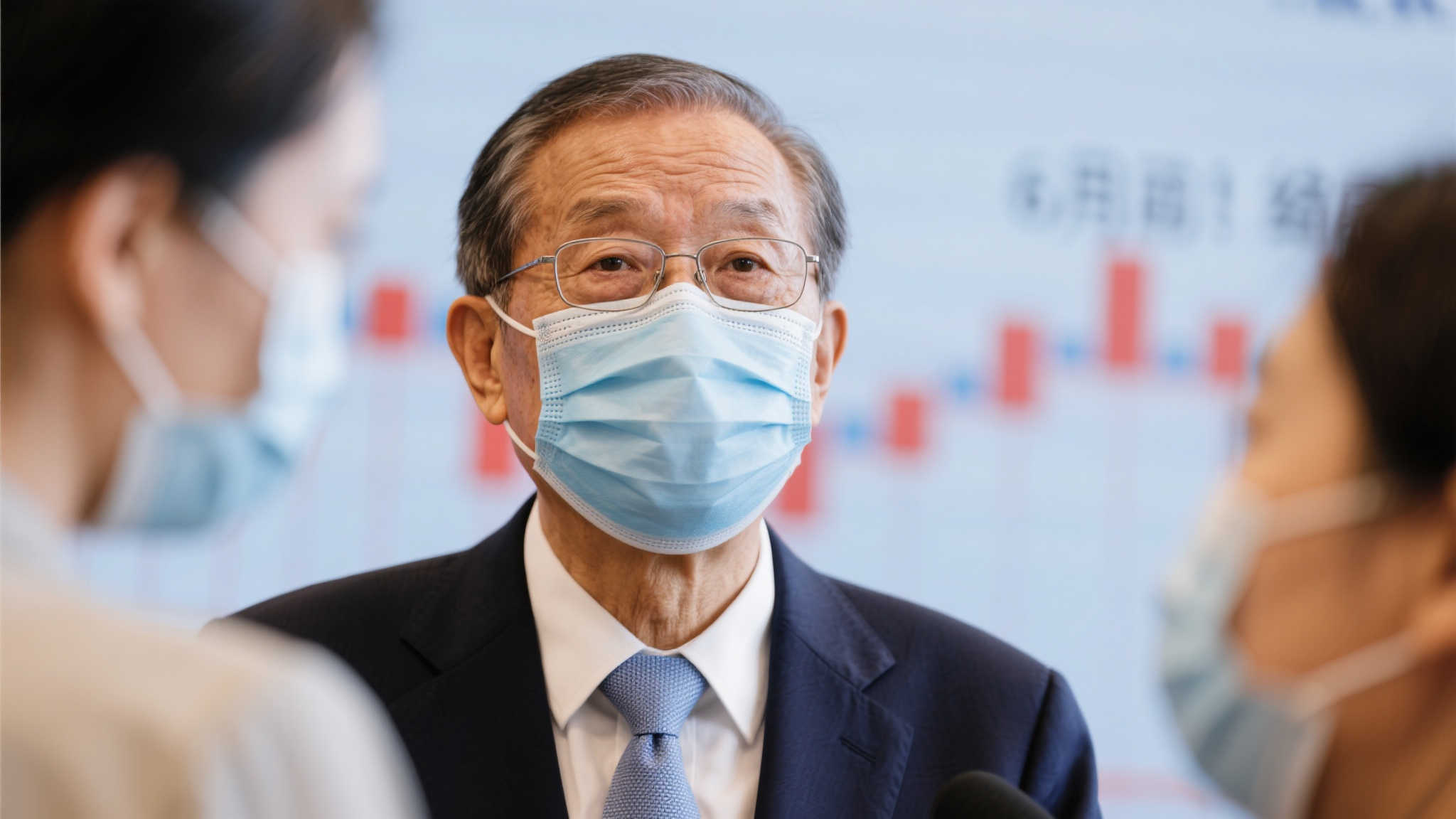 钟南山预测本轮新冠疫情将于6月底平息